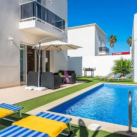 Fanabe Sleeps 8 With Pool Air Con And Wifi Villa *