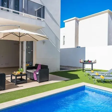 Fanabe Sleeps 8 With Pool Air Con And Wifi