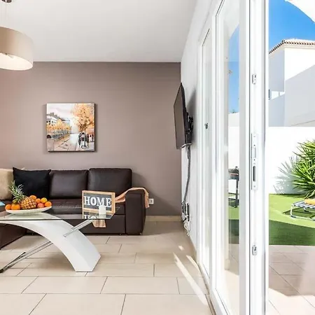 Fanabe Sleeps 8 With Pool Air Con And Wifi Villa